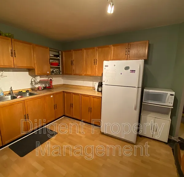 1241 Huntington Cir #PROPERTY — Photo 4