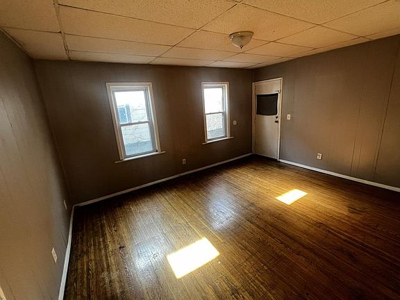 2nd image of 76 Woodward St