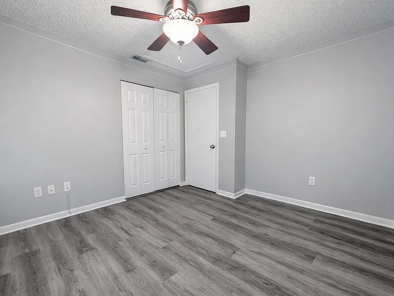 11511 Grove Ln — Photo 9