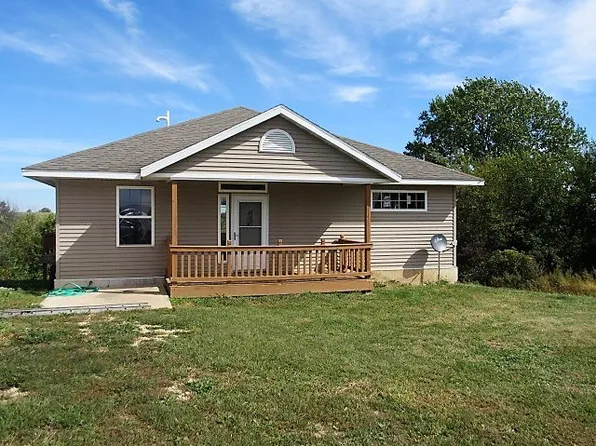 13554 114th St, Center Junction, IA 52212