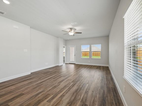 5th image of 606 Ezra Ln