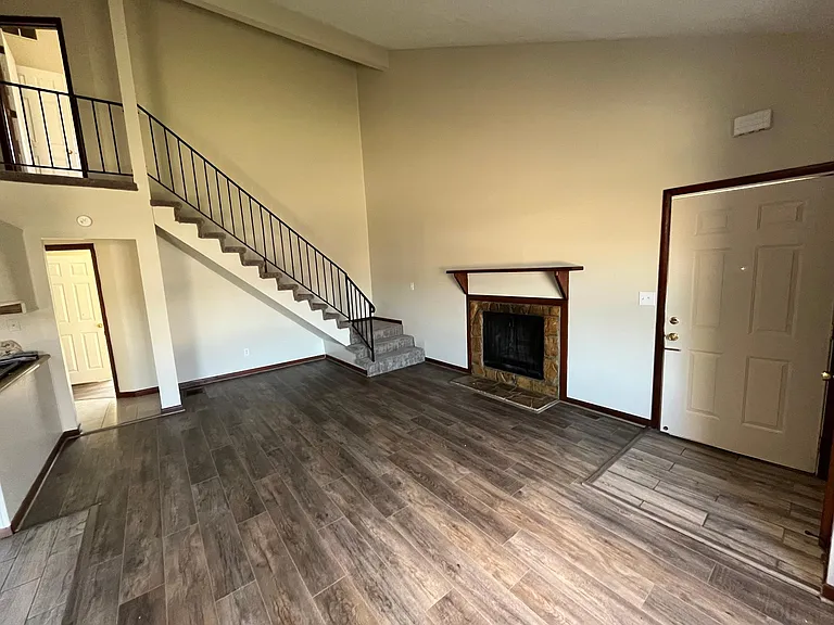413 Country Club Dr — Photo 5