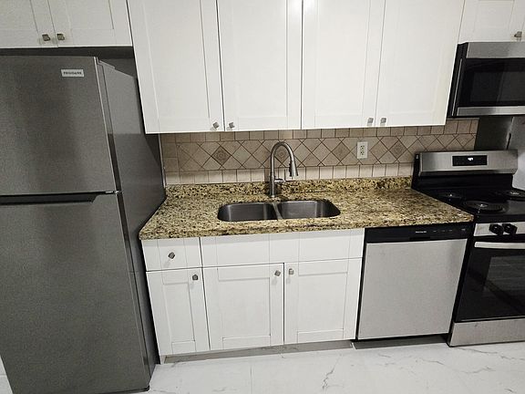 4th image of 2849 NE 13th Ave