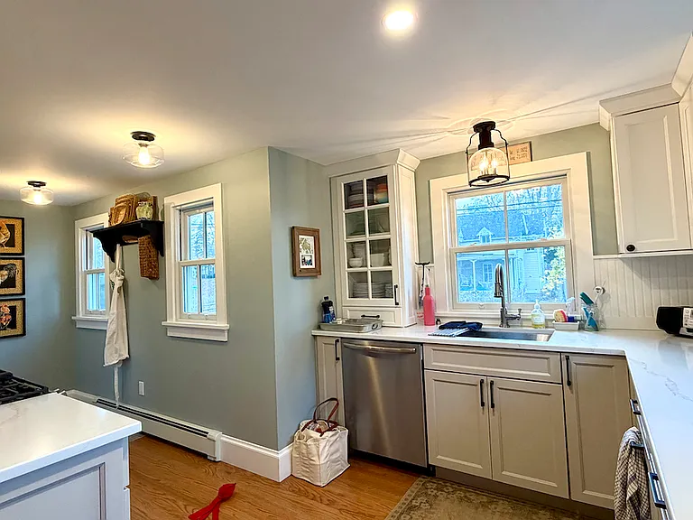 12 Wesley Ave — Photo 6