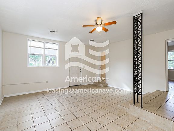 1585868_003_wm_-_living_room_13607239.jpg
