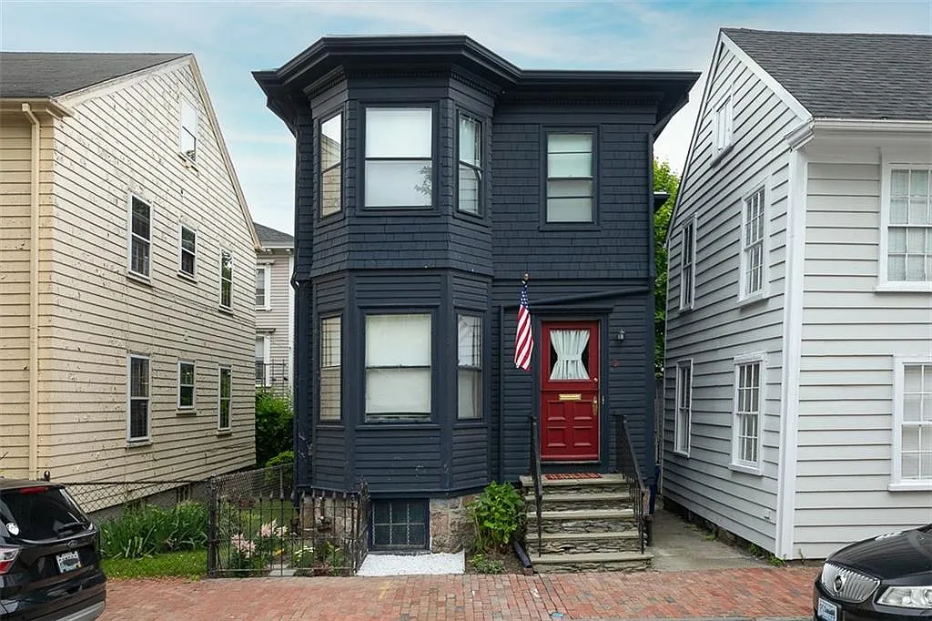 3 bed, 1.5 bath, 1320 sqft, $2,900 — Photo 1