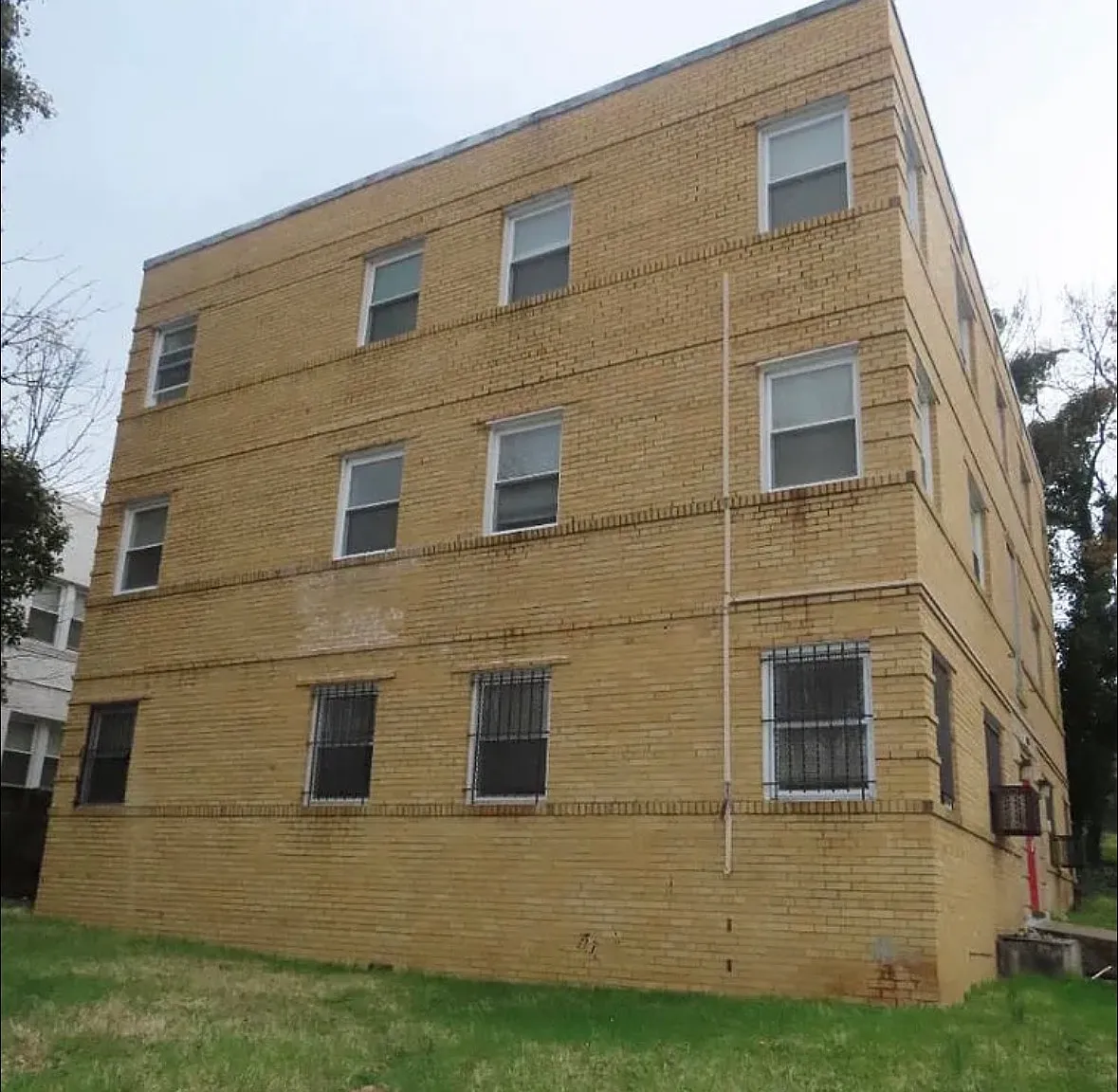 2 bed, 900 sqft, $1,700 — Photo 2