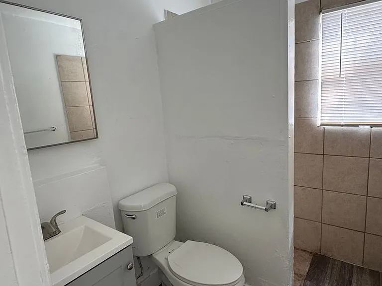 834-846 N Davidson Ave — Photo 5