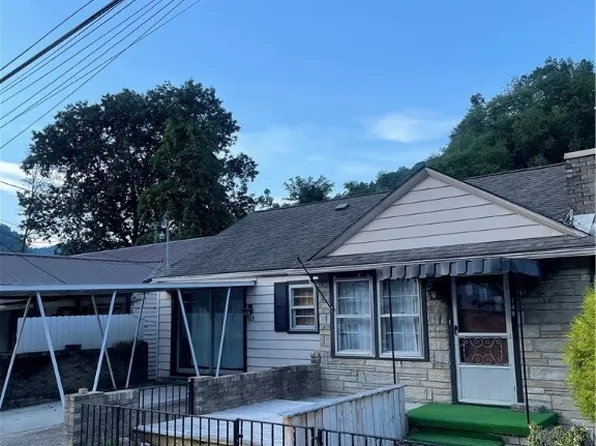 149 Locust St, Stollings, WV 25646