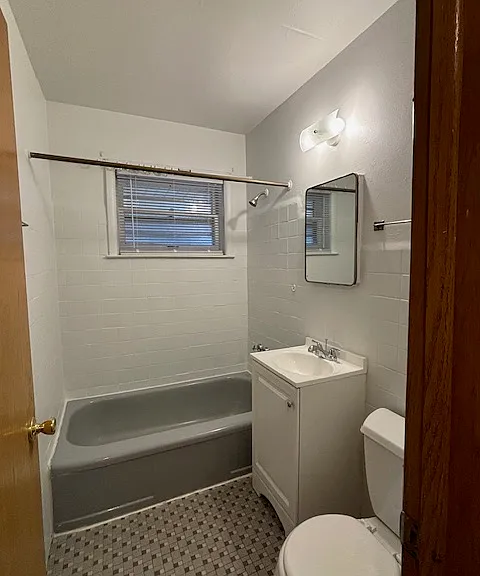 3805 N 76th St #6 — Photo 2