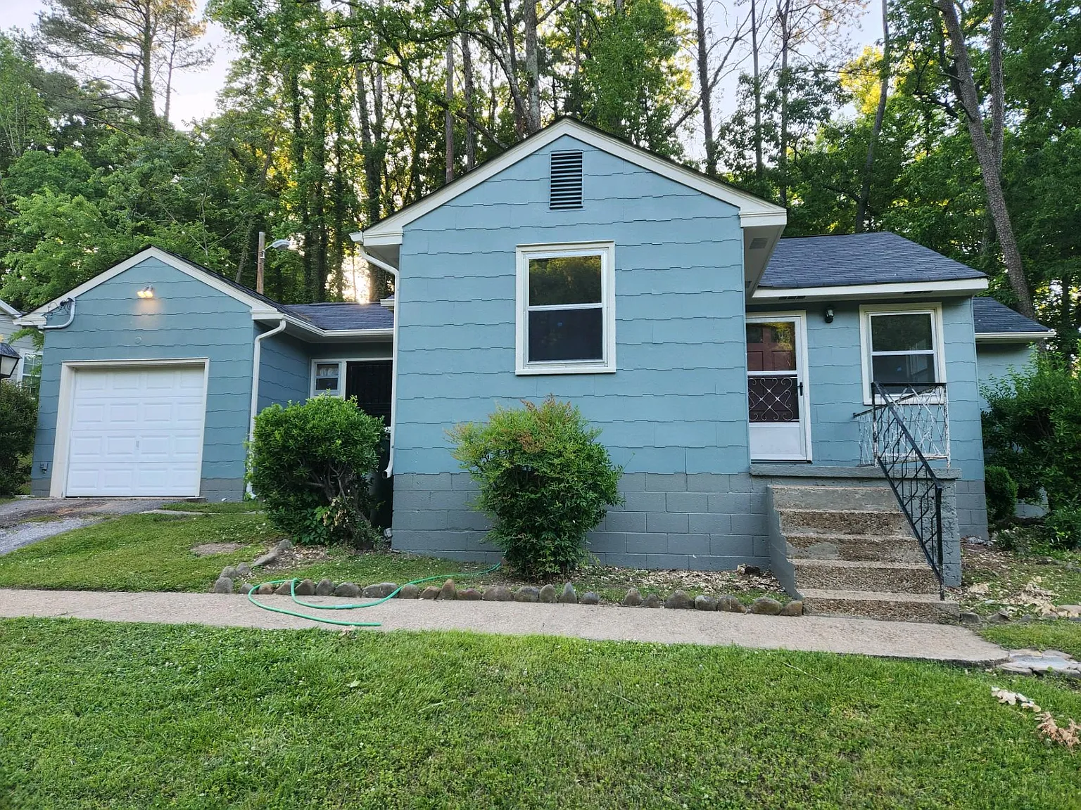 3 bed, 1000 sqft, $1,495 — Photo 1