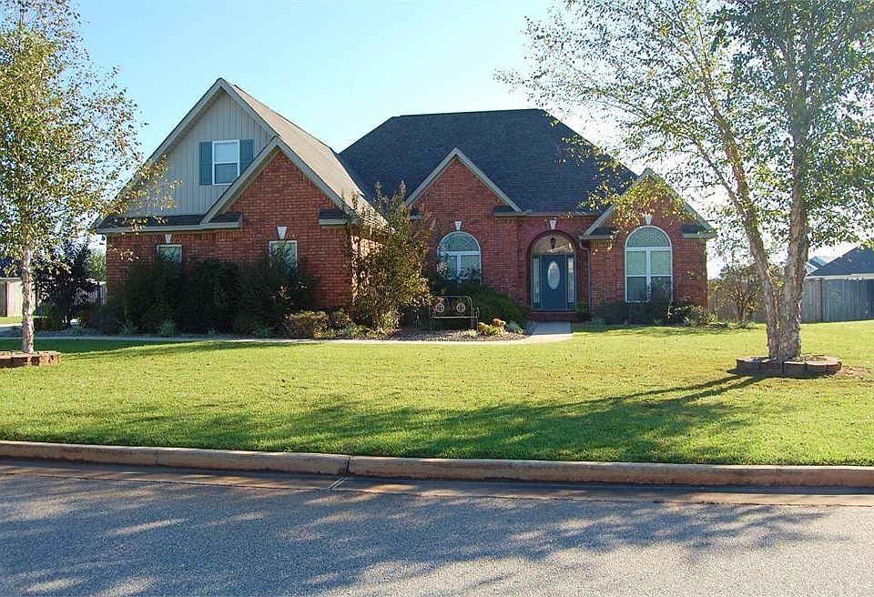 1st image of 204 Hathersage Dr