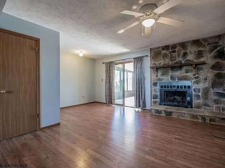 401 Cedarstone Rd — Photo 2