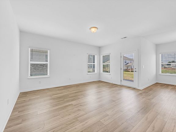 5th image of 1424 English Oak Dr Lot 275