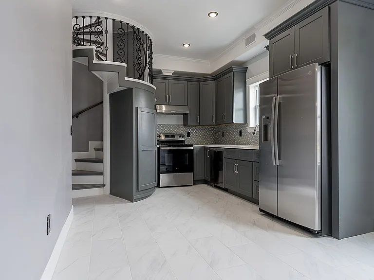 1801 Rosenberg — Photo 30