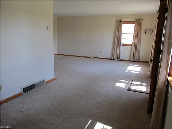 3rd image of 641 Magnolia Ave