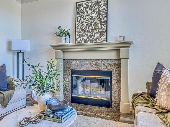4th image of 1066 Eagle Dr