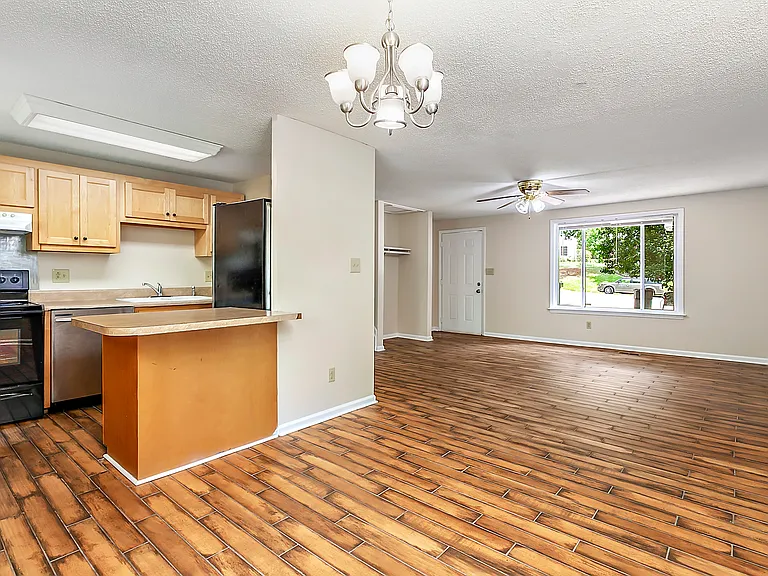 1204 Ogden Pl — Photo 3