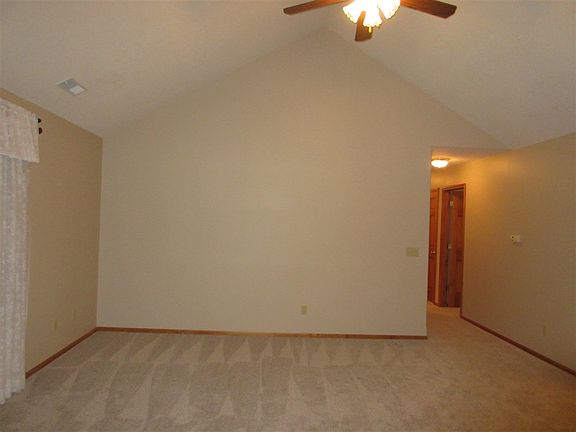3rd image of 1550 Greenfield Ln