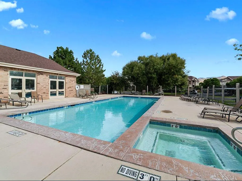 3 bed, 1280 sqft, $1,500 — Photo 1