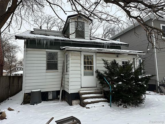 3rd image of 293 Fielding St