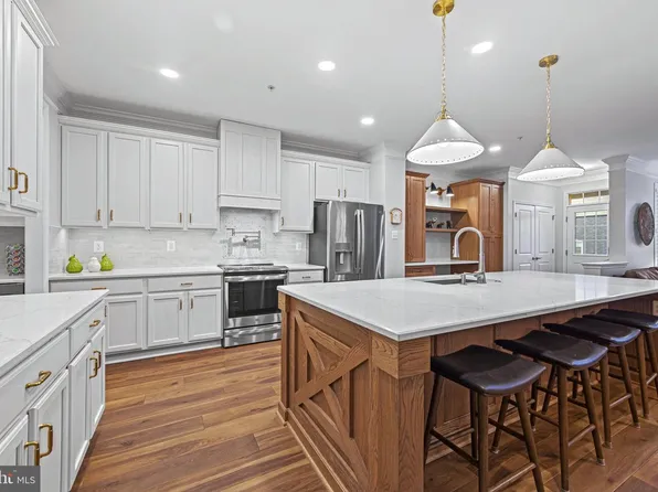 5803 Duncan Dr, Ellicott City, MD 21043