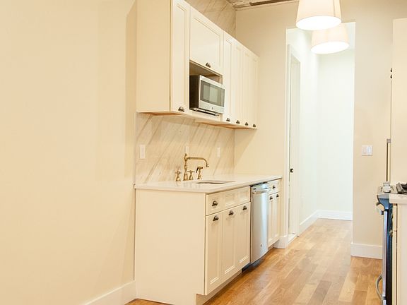 2nd image of 1426 Dekalb Ave #D3