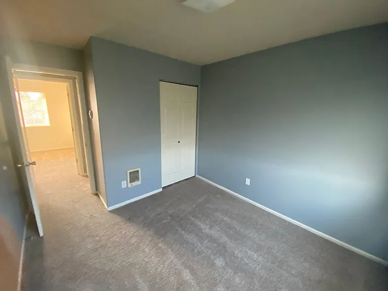 Newly remodeled 3 bedroom Townhouse near Gateway — Photo 11