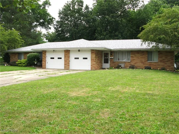 3861-3857 N Santom Rd, Stow, OH 44224