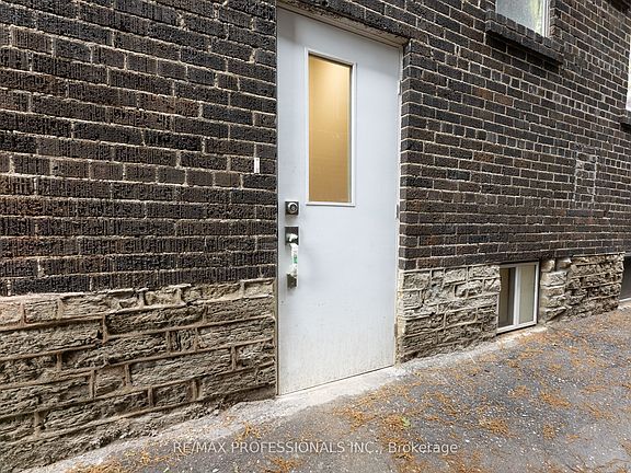 3rd image of 130 Jane St #D
