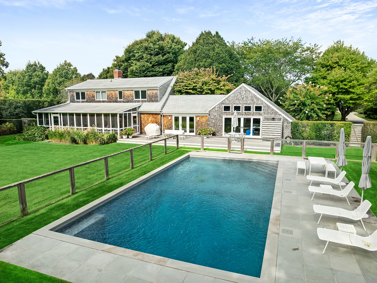 Exceptional South of the Highway Bridgehampton Rental — Photo 2