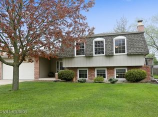 1569 Briarcliffe Blvd, Wheaton, IL 60189