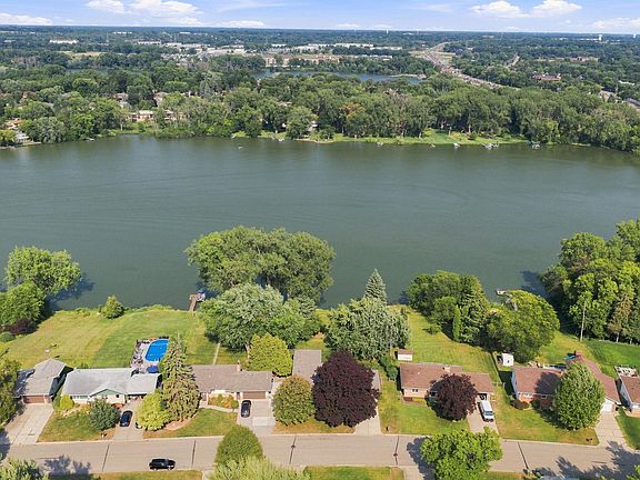4th image of 1129 Pike Lake Dr