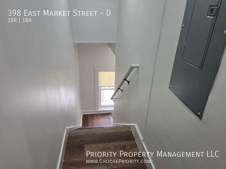 398 E Market St #D — Photo 3