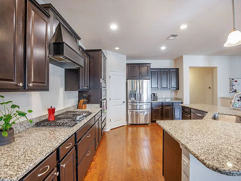 321 Decatur Dr — Photo 10