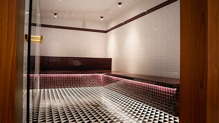 Rented by Nooklyn NYC LLC | media 77