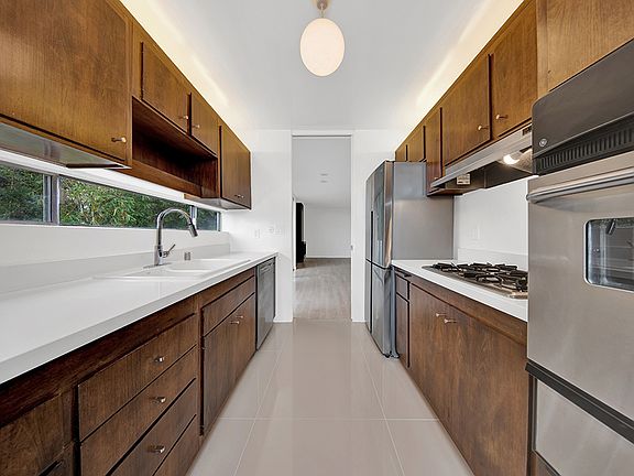 4th image of 1147 N Clark St APT 307
