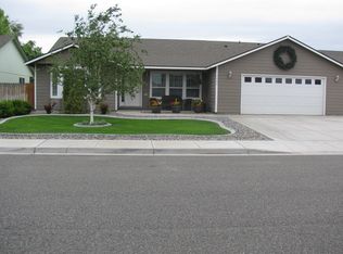 5406 Hayes Ln, Pasco, WA 99301