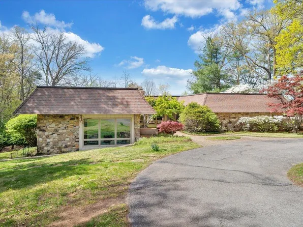 3244 Pineland Rd SW, Roanoke, VA 24018