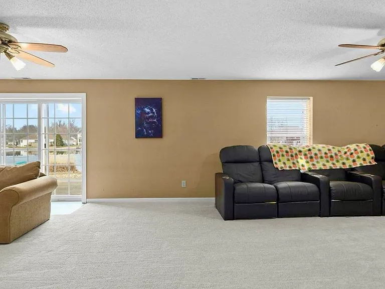 2621 Lake Lucerne Dr — Photo 38