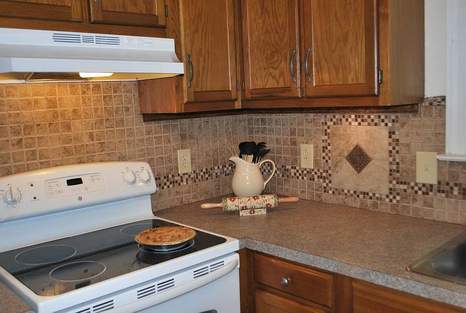 New backsplash counter light