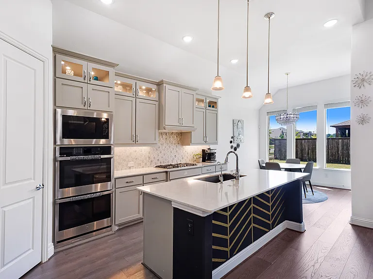 7597 Sanctuary Dr — Photo 16