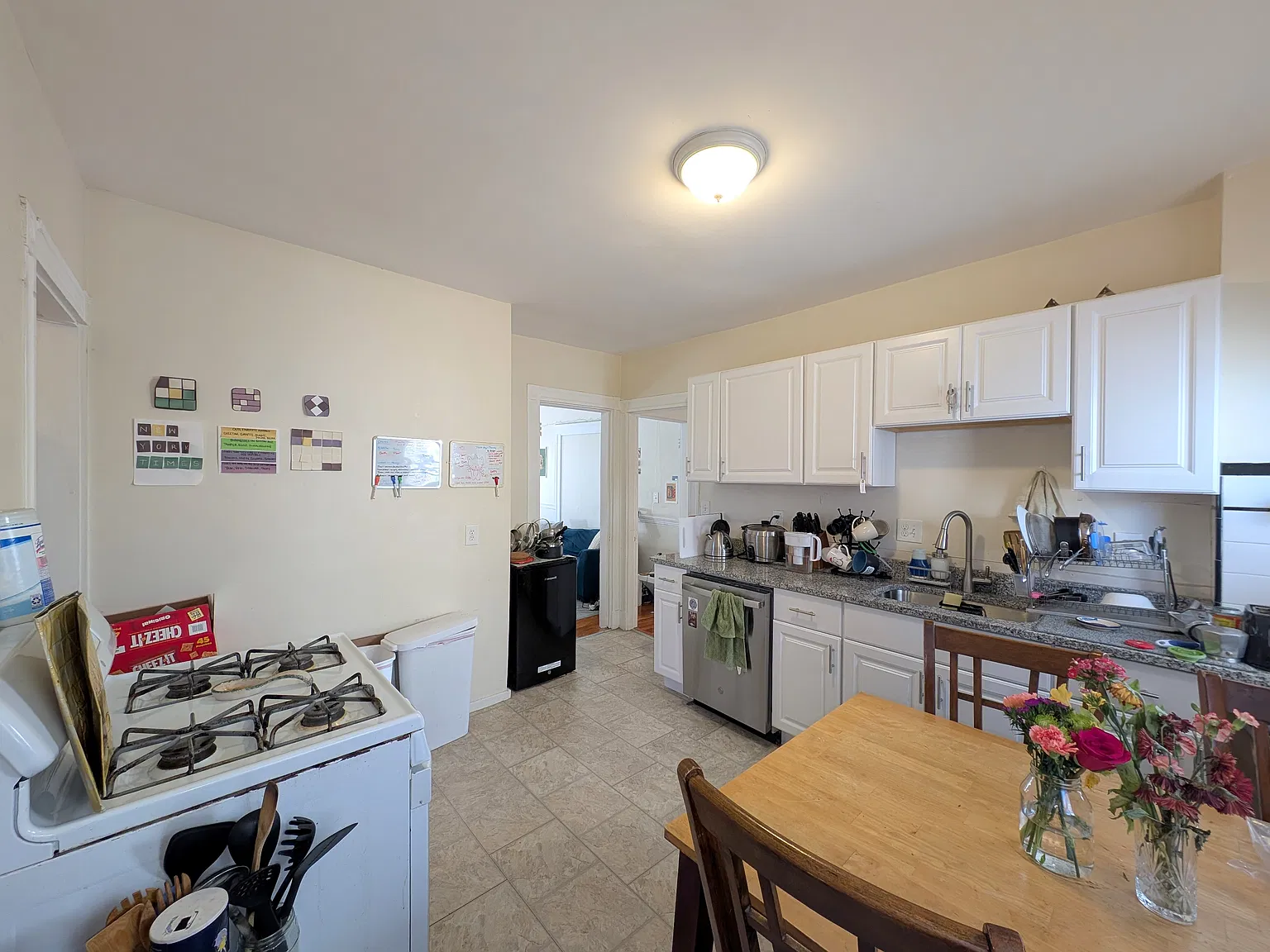 4 bed, 9999 sqft, $4,200 — Photo 2