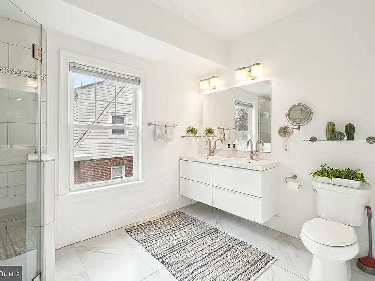2837 Myrtle Ave NE — Photo 13