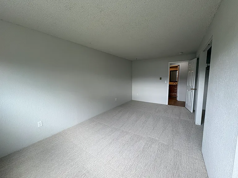 489 N Joseph Ave — Photo 7