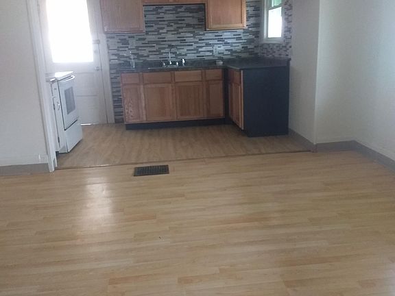 2nd image of 1785 Kahn Ave