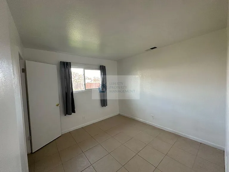 2446 Burlington Pl #2446 — Photo 9