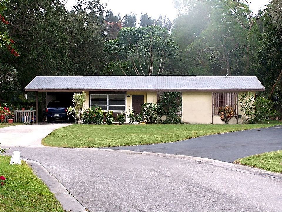 2260 ROSELAWN CIR.