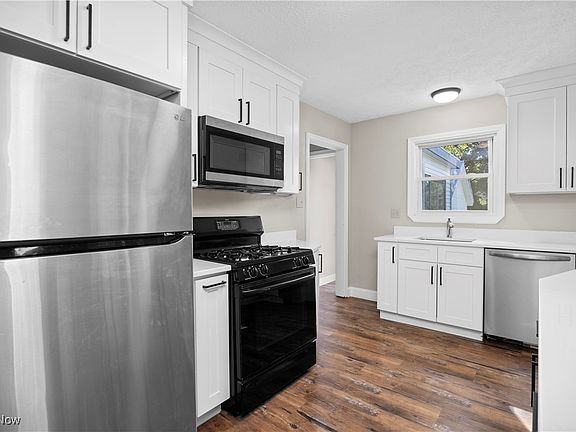 5th image of 71 Huss St