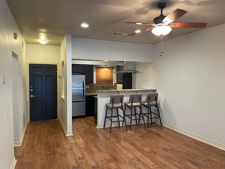 1908 San Antonio St #212 — Photo 3